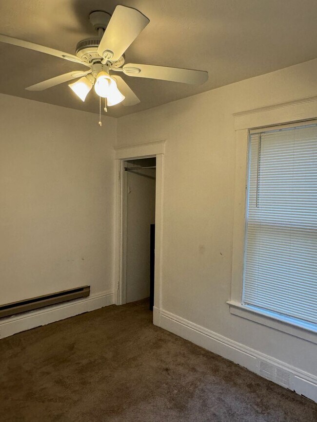 Building Photo - 841 E University Ave