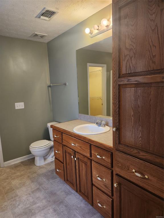 Building Photo - 406 James Ct