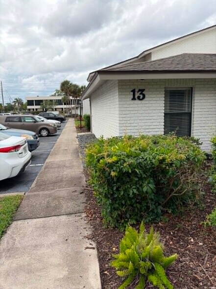 Building Photo - 3094 Plaza Terrace Dr
