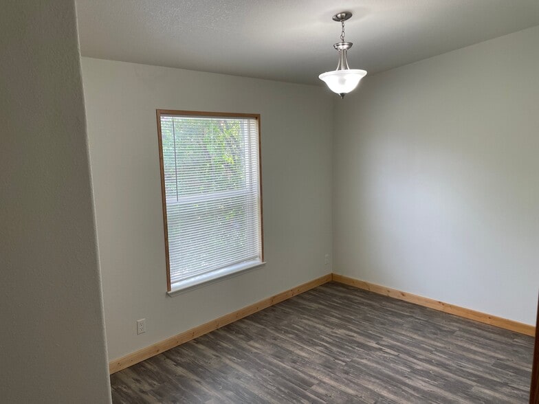 Building Photo - 5305 Brooklyn Ct