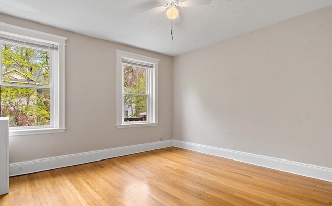 Building Photo - Gorgeous 3 bedroom unit in Brookline!