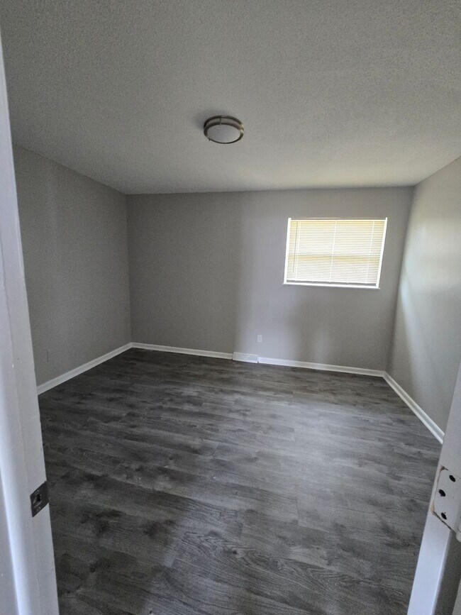 Building Photo - 1408 N 63rd Terrace