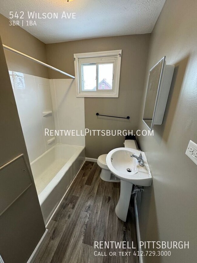 Building Photo - 3 Bedroom Home in Clairton