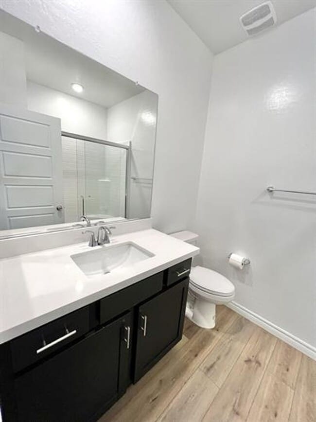 Building Photo - 3 Bedroom 2.5 Bathroom Townhome - Pet Friendly.
