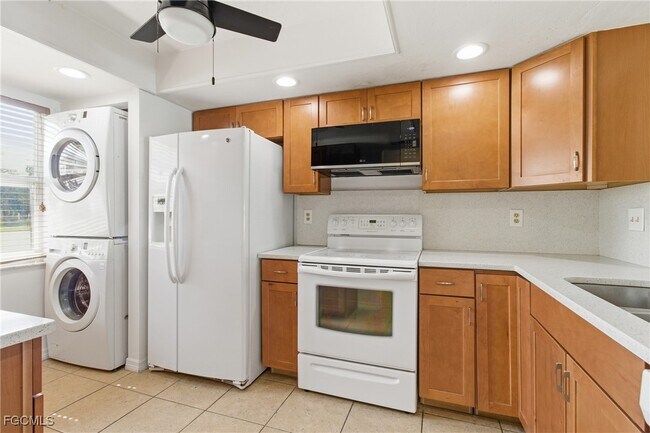 Building Photo - 1429 Cape Coral Pkwy W