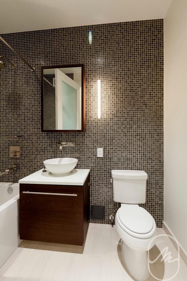 Building Photo - 2 bedroom in New York NY 10004