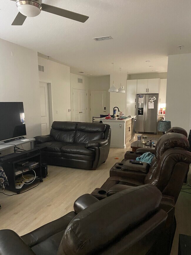 Building Photo - 1320 Sands Ter E