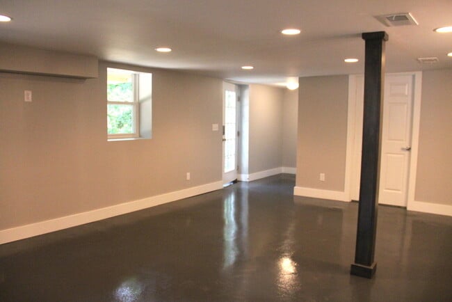 Building Photo - 2 Bed / 1 Bath Near Crieve Hall - McMurray...
