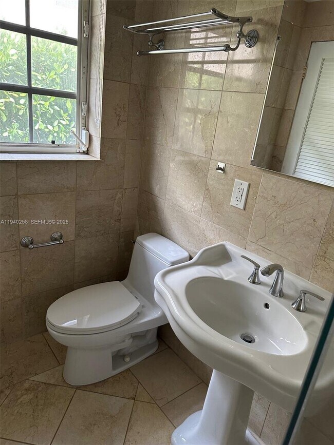 Building Photo - 60 Park Dr