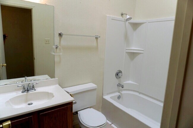 Building Photo - 125 N Troy Ave