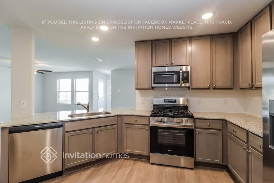 Building Photo - 5604 Poinsettia Pl