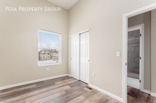 Building Photo - 1359-1365 Summit Street-1363 Summit Street