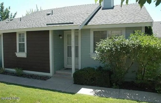 Primary Photo - 1908 E Minaret Cir