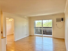 Building Photo - Bright and Spacious 2 Bed/ 2 Bath with Private Balcony, Views, In Unit Laundry and Parking in the...