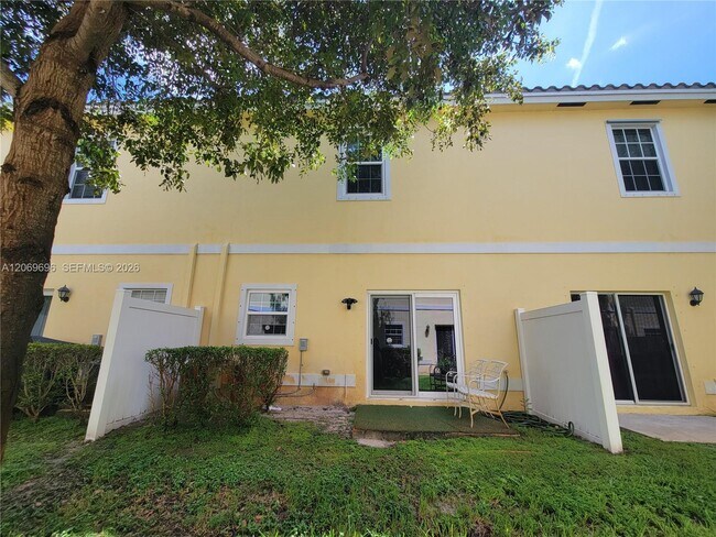 Building Photo - 1107 NW 40th Ter