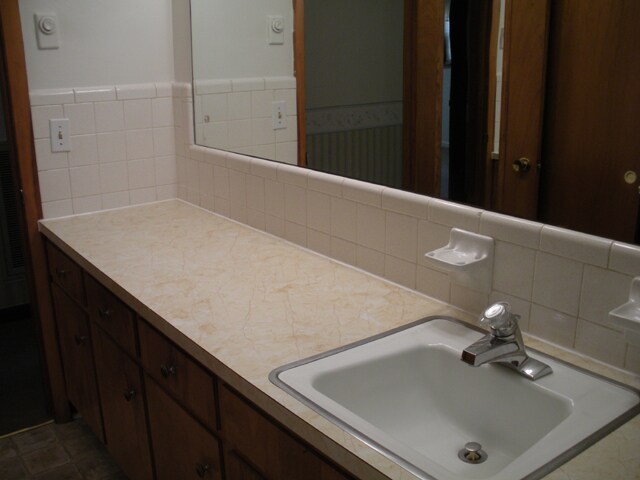 Building Photo - 3 Bedroom / 2 Bath Brick Ranch Home Kingsp...