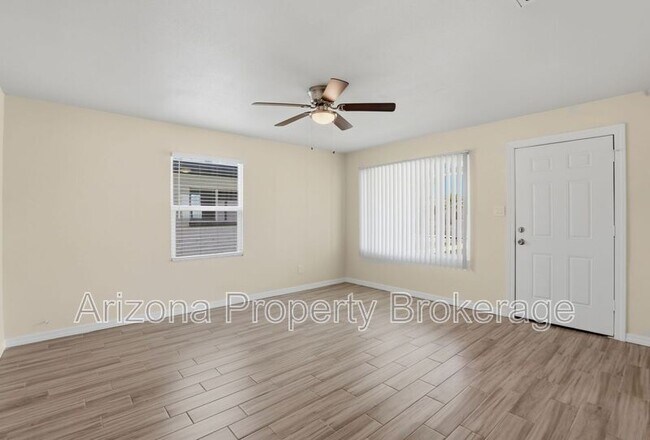 Building Photo - 805 E Turney Ave