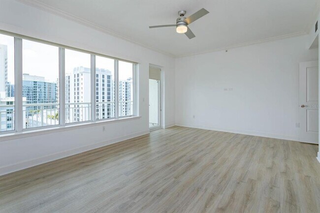 Building Photo - 100 S Eola Dr