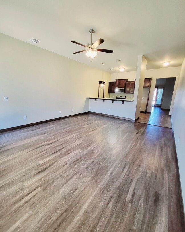 Building Photo - WELCOME HOME!