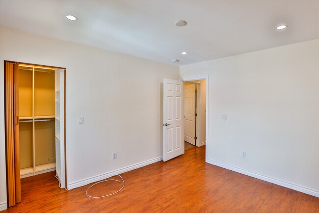 Building Photo - 141 N New Hampshire Ave