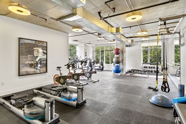 Building Photo - Luxurious 1 bedroom in Capital Hill!