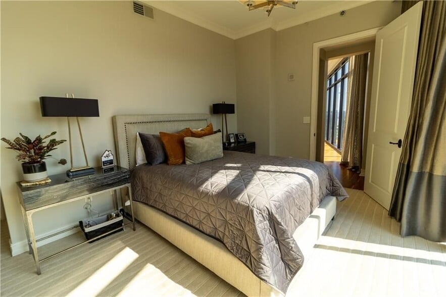 Building Photo - 2233 Peachtree Rd