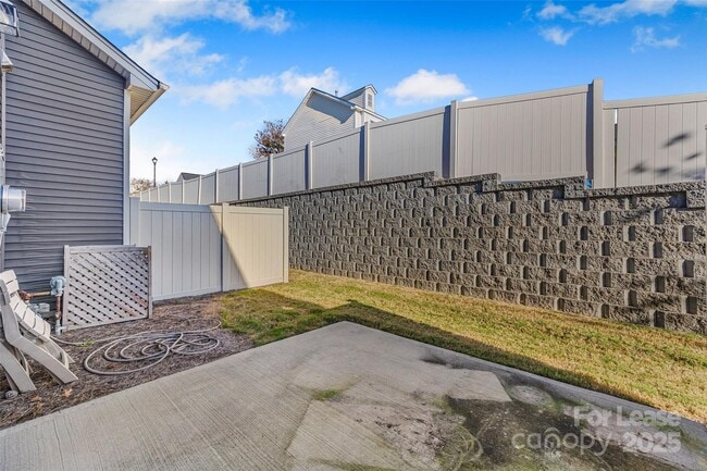 Building Photo - 1112 Roderick Dr