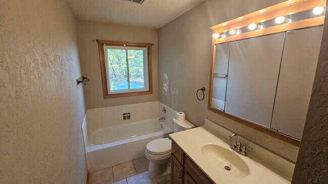 Building Photo - 3626 Keymeer Dr