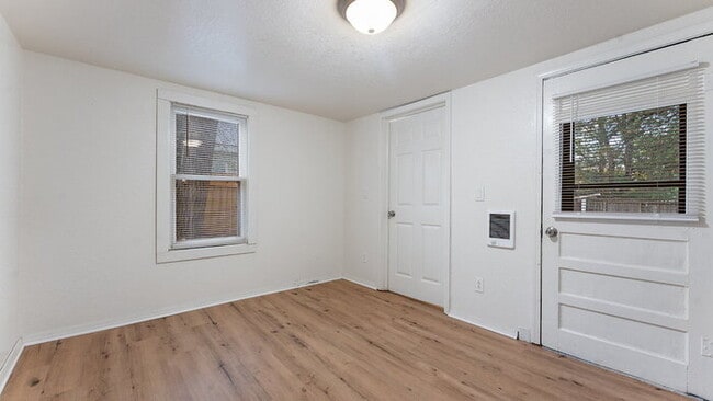 Building Photo - "Cozy 1-Bed Oasis in Springdale: Perfect Blend of Comfort & Convenience!"