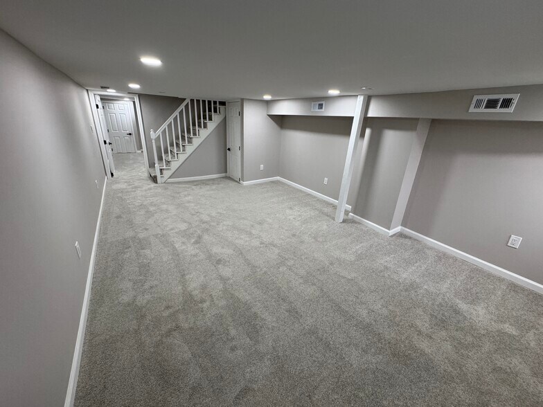 Building Photo - 1108 S Carey St