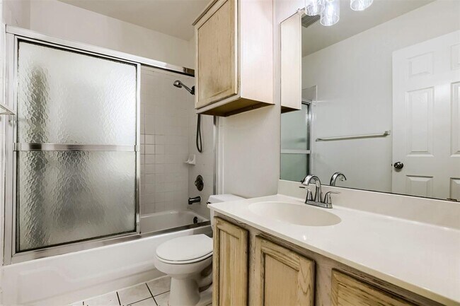 Building Photo - 14601 Montoro Dr