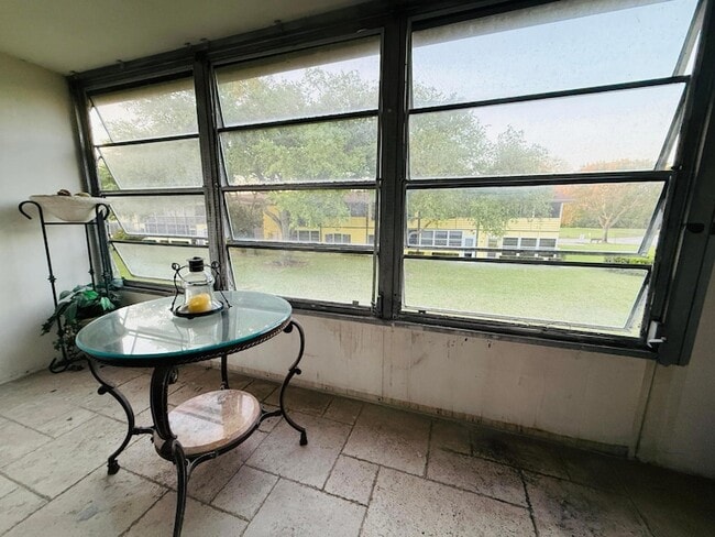 Building Photo - 159 Sussex H