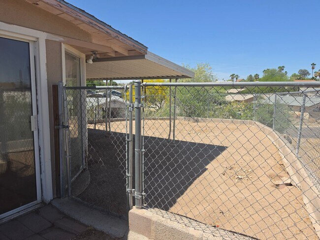 Building Photo - A quaint home offering a convenient location within walking distance to downtown Wickenburg