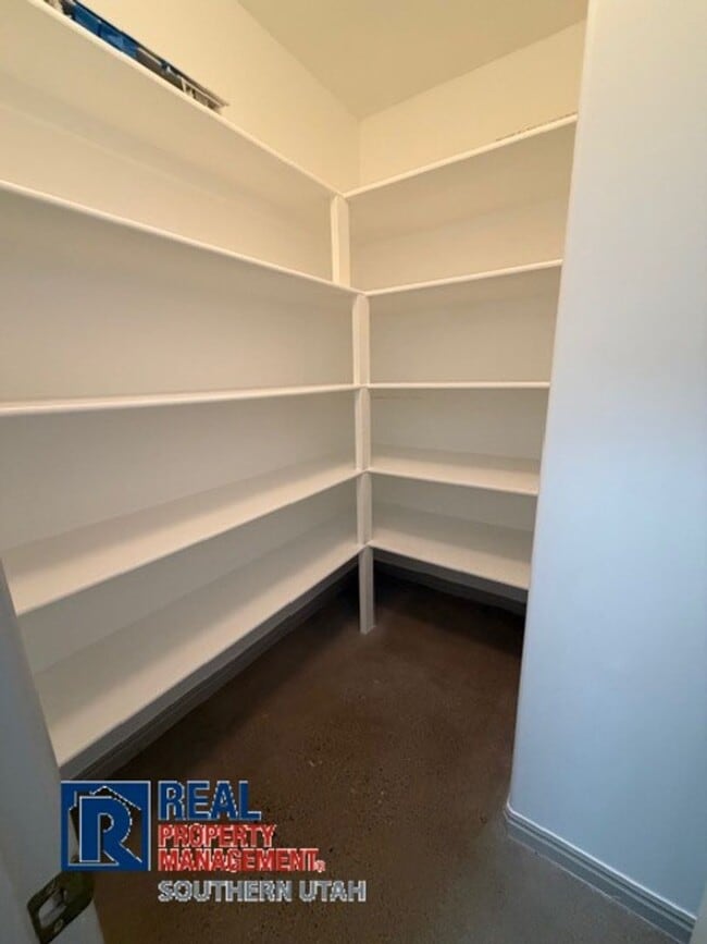 Building Photo - 2 weeks free if moved in by Feb 2nd!!!