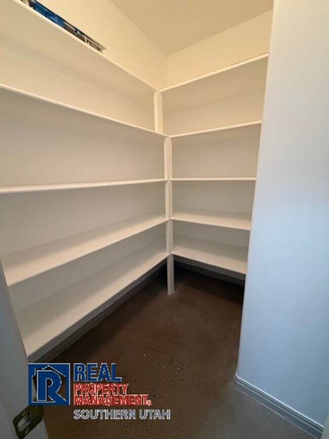 Building Photo - 2 weeks free if moved in by March 2nd!!!