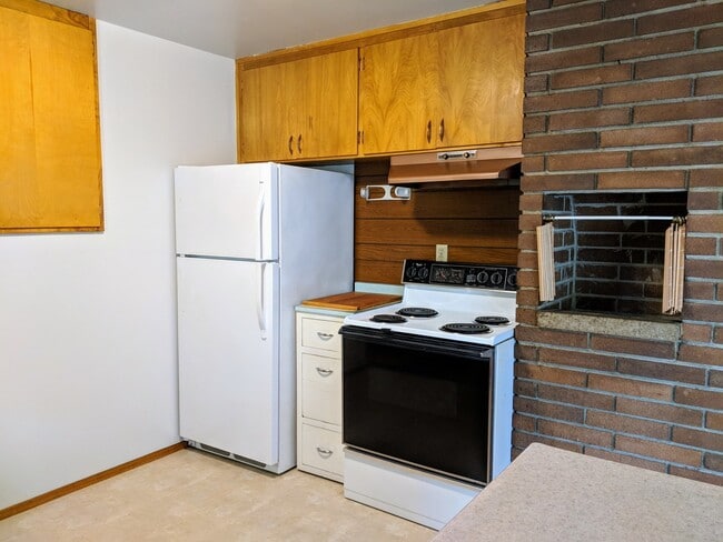 Building Photo - Spacious 3 Bed 2.5 Bath in Seatac