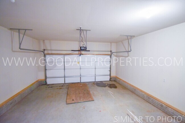 Building Photo - Wonderful 5 bedroom, 3.5 bath with a finis...