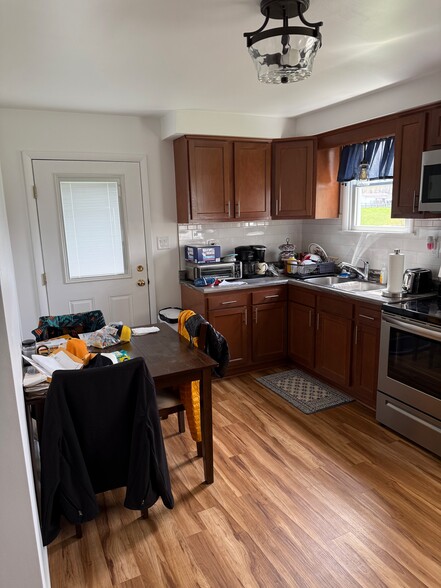 Building Photo - 129 Carr Rd