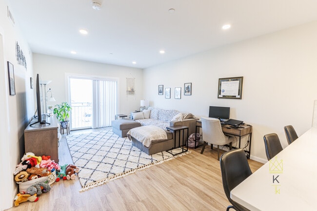 Building Photo - 458 Washington St