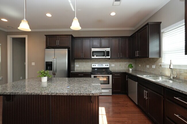 Building Photo - Charming 3-Bed, 3.5-Bath Home in a Peacefu...