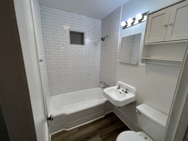 Building Photo - 166 Hart Ave