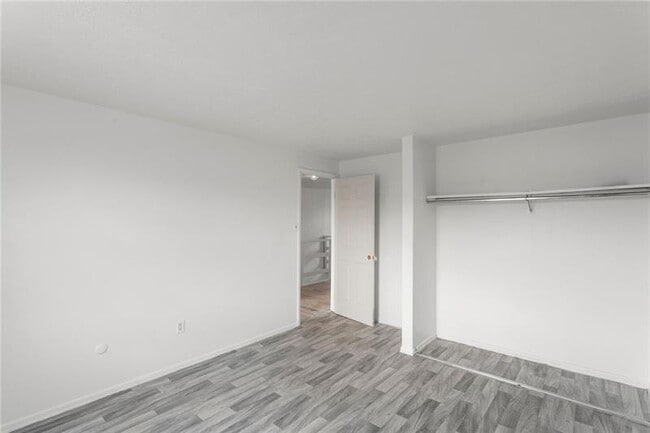 Building Photo - 310 Enright Ct