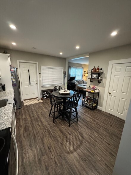 Building Photo - 39 Walnut St