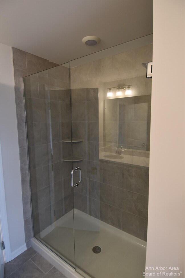 Building Photo - 105 Salt Springs Dr