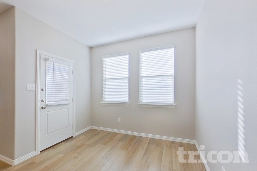 Building Photo - 440 Walpole Ct