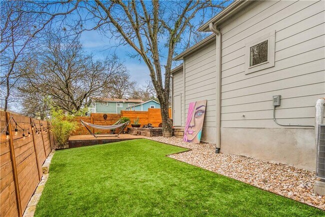 Building Photo - 1609 J J Seabrook Dr