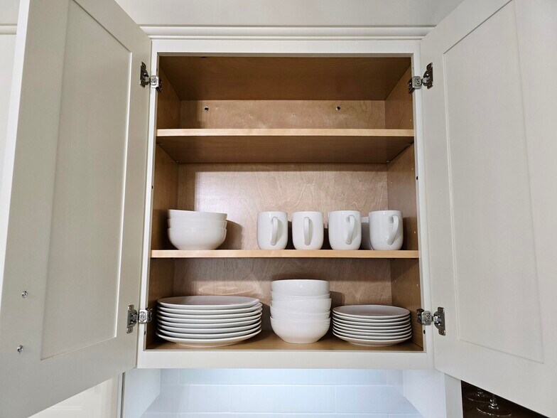 Building Photo - 396 Kaplan Ave