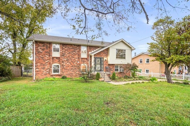 Building Photo - 2909 Cherry Hills Dr