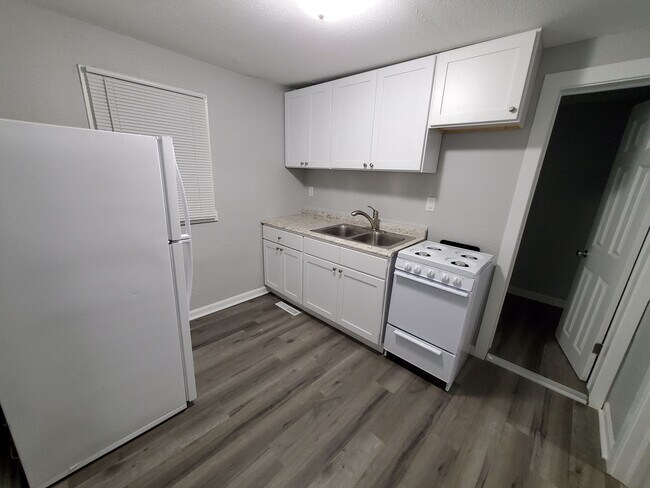 Building Photo - 231 W Follett St