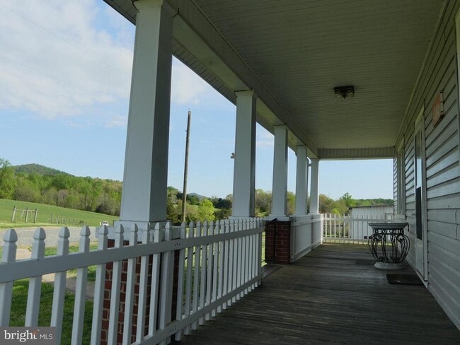 Building Photo - 792 Willis Rd